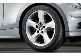 Jantes Style 142 à rayons en étoile pour BMW Série 1 E81 E82 E87 E88