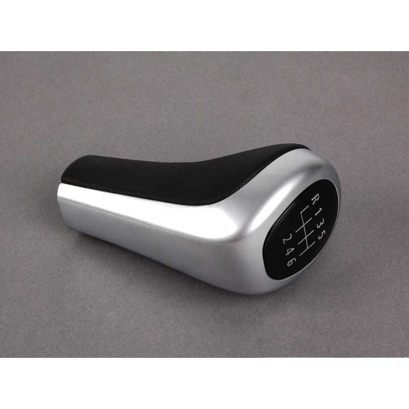 Pommeau de levier de vitesses BMW gainé cuir avec insert décoratif chromé pour BMW Série 1 E87 Pommeau de levier de vitesses BMW gainé cuir avec insert décoratif chromé pour BMW Série 1 E87