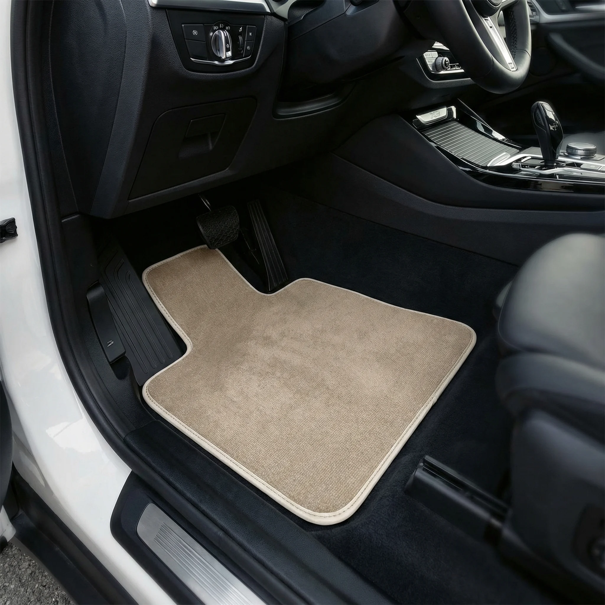 Jeu de tapis de sol velours (couleur au choix) pour BMW Série 1 F20 – visuel en situation sur véhicule BMW
