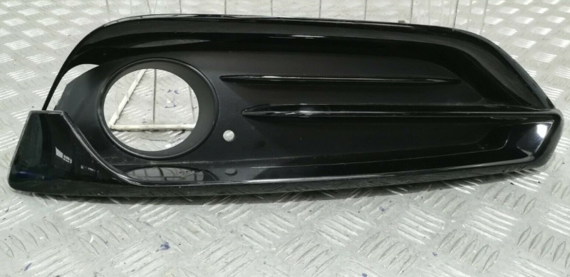 Grille fermée (coté au choix) de pare-choc avant finition SPORT pour BMW Série 2 Coupé F22 Cabriolet F23