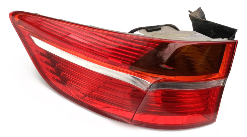 Feu arrière de panneau latéral (coté au choix) pour BMW X6 E71 E72