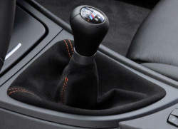 Pommeau de levier de vitesses sport M gainé cuir avec surpiqures orange BMW Série 1 E81 E82 E87 E88