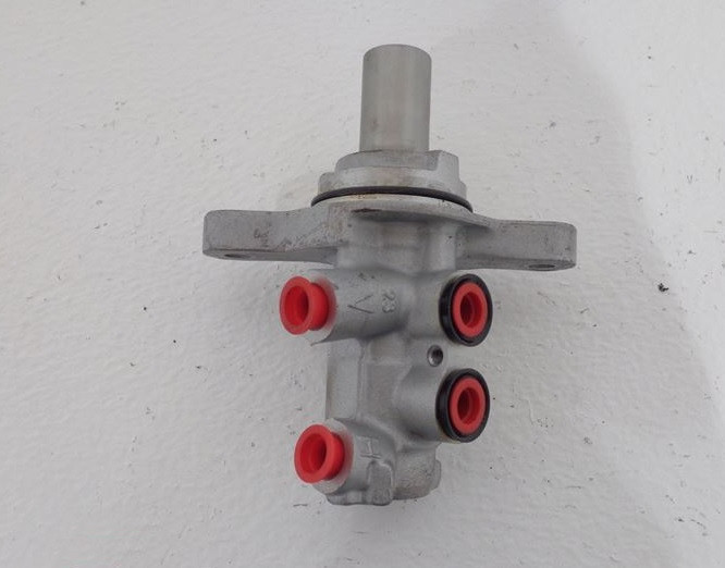 Maitre-cylindre de frein avec Ecrou autobloquant (M8-8-ZNNI SI) pour BMW Série 3 F30 F31 F34 GT  (316 / 318 / 320 uniquement)