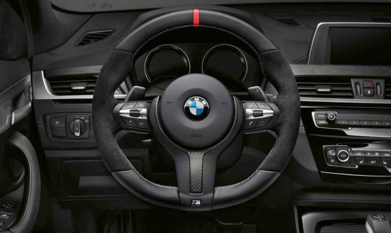 Volant de direction cuir alcantara (M Performance) avec cache Carbone pour BMW X1 F48