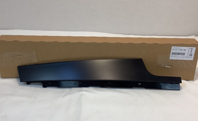 Enjoliveur cadre de vitre montant B porte AVANT (coté au choix) pour BMW Série 1 E87