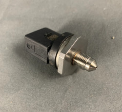 Capteur haute pression / injection pour BMW Série 2 F22 F23 Coupé Cabriolet (essence uniquement)