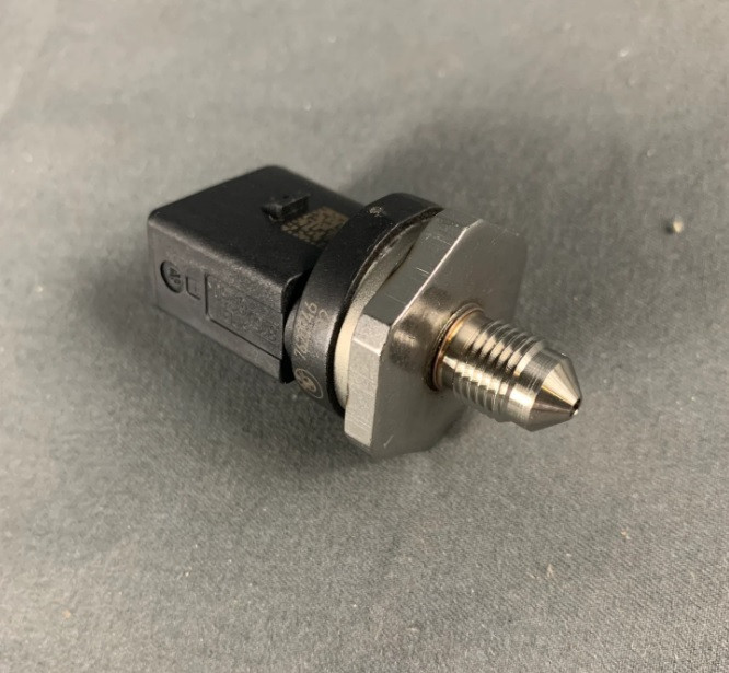 Capteur haute pression / injection pour BMW Série 2 F22 F23 Coupé Cabriolet (essence uniquement)