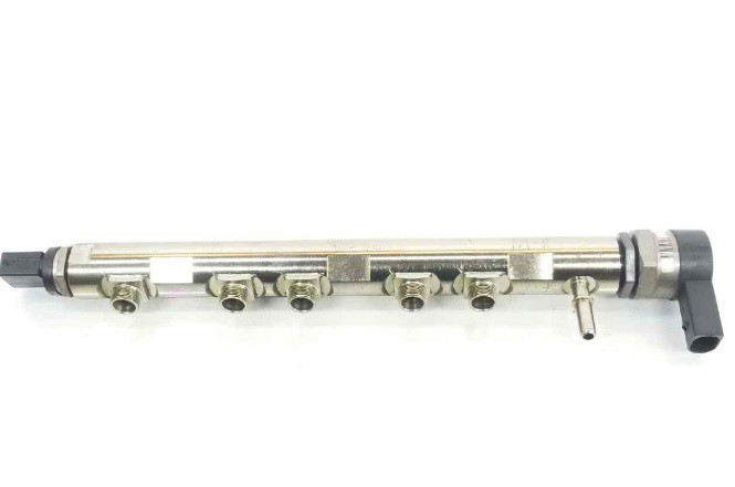 Réservoir à pression / Rampe d'injection pour BMW Série 1 E81 E82 E87 E88 (120d / 123d)