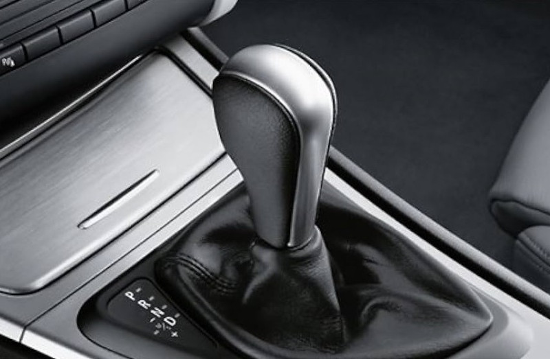 Pommeau sélecteur de vitesses CUIR/REVET.CHROME PERLGLANZ CHROM BMW Série 1 E81 E82 E87 E88