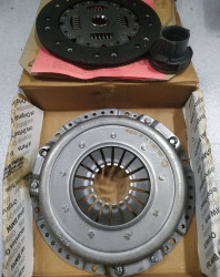 Jeu embrayage pièces sans amiante avec levier de débrayage (D 228mm ) pour BMW Série 3 E30 (320i / 323i uniquement)