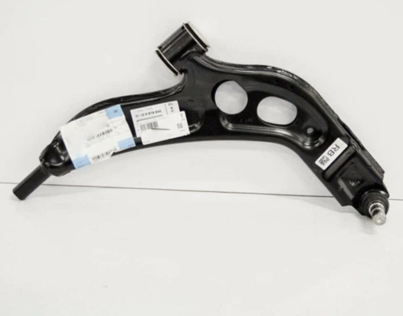 Bras transversal avec silentbloc avec vis et écrous coté droit (passager) ESSIEU AVANT BMW Série 1 F40 Série 2 Gran Coupé F44